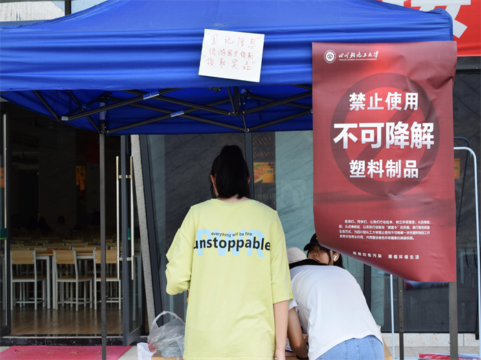 学生参加活动4(1).jpg 学生参加活动4(1).jpg