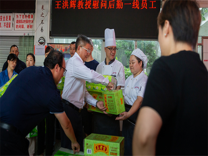 领导关怀篇 王书记1.jpg