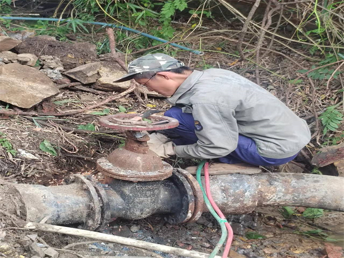 黄领主水管抢修.jpg 黄领主水管抢修.jpg