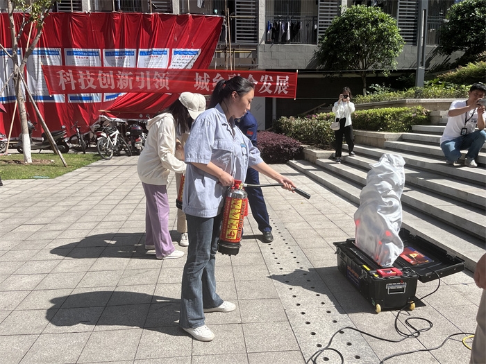 学生公寓服务中心参加学校用电安全宣传活动02.jpg