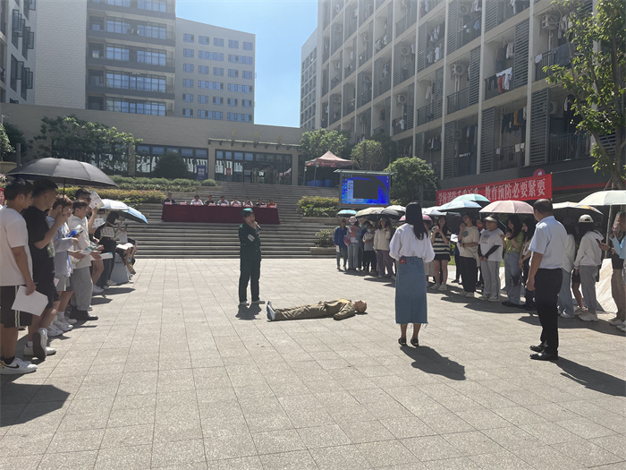 学生公寓服务中心参加学校用电安全宣传活动01.jpg