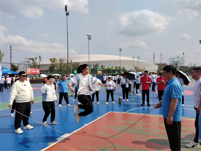 意气风发，斗志昂扬——第六工会在运动会上展现后勤风采07.jpg