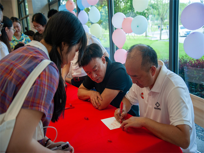 ZYX_6360(1).jpg ZYX_6360(1).jpg
