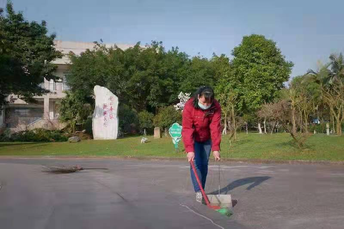 邱凤君1_副本.png 邱凤君1_副本.png